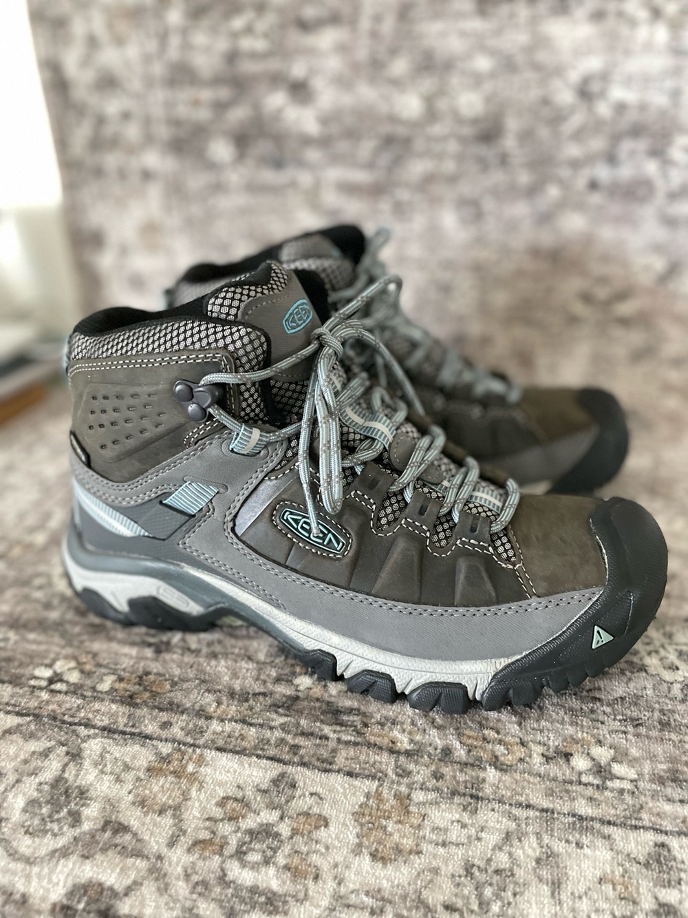 KEEN Targhee III Mid Waterproof Hiking Boots Womens Size 9 Magnet /Atlantic